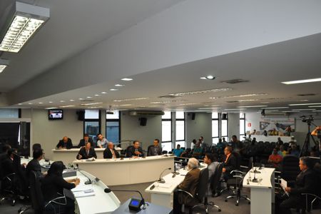 Peemedebistas / governistas não se entendem no plenário da Câmara de Divinópolis e têm discursos próprios de oposição